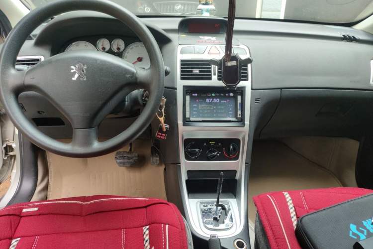 Used Peugeot 307 2008 Hatchback 1.6L Automatic Deluxe Edition Audio And AC Panel