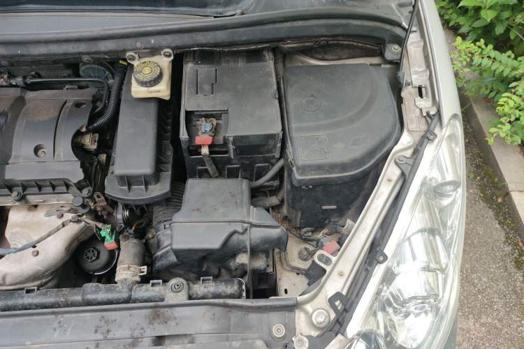Used Peugeot 307 2008 Hatchback 1.6L Automatic Deluxe Edition Engine Bay Left