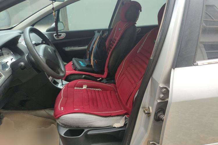 Used Peugeot 307 2008 Hatchback 1.6L Automatic Deluxe Edition Left Front Seat