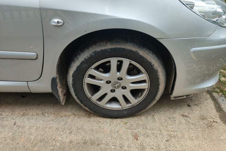 Used Peugeot 307 2008 Hatchback 1.6L Automatic Deluxe Edition Right Front Wheel Hub