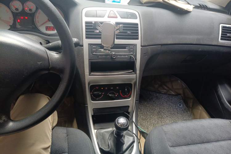 Used Peugeot 307 2009 Sedan 1.6L Manual Allure Edition Audio And AC Panel