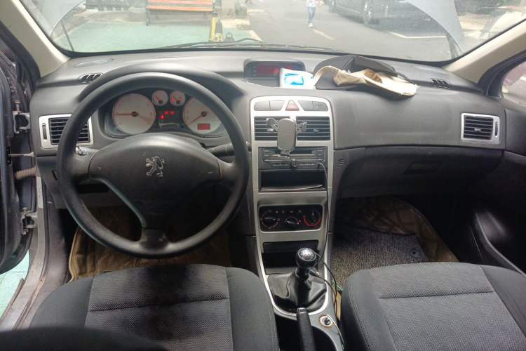 Used Peugeot 307 2009 Sedan 1.6L Manual Allure Edition Center Console