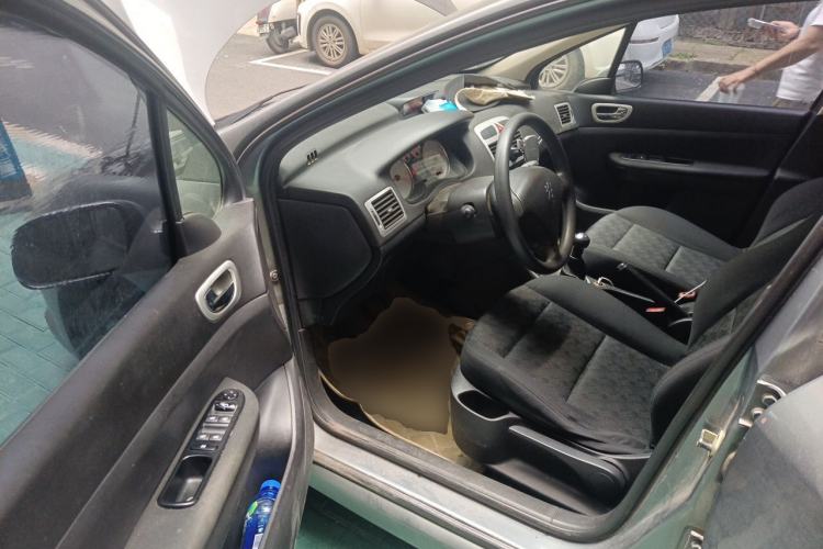 Used Peugeot 307 2009 Sedan 1.6L Manual Allure Edition Driver Seat