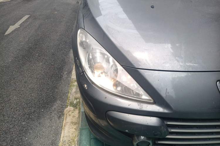 Used Peugeot 307 2009 Sedan 1.6L Manual Allure Edition Right Front Headlight