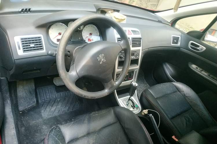 Used Peugeot 307 2009 Hatchback 1.6L Automatic Elite Edition Center Console