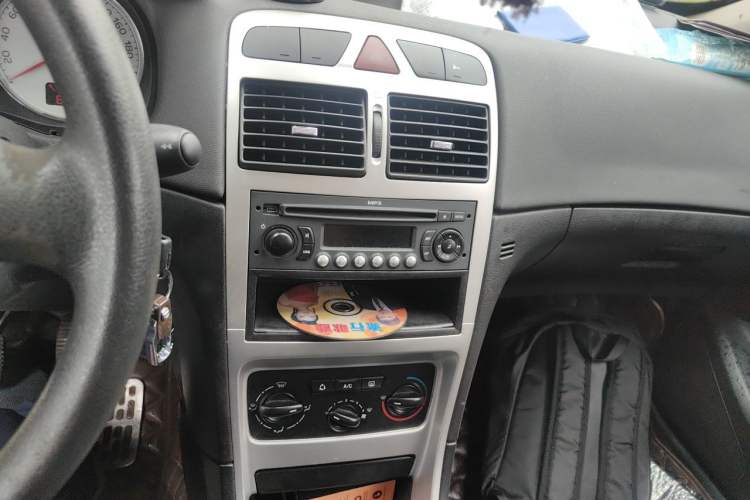 Used Peugeot 307 2009 Sedan 1.6L Manual Allure Edition Audio And AC Panel