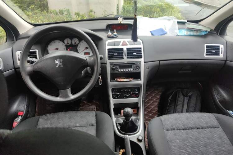 Used Peugeot 307 2009 Sedan 1.6L Manual Allure Edition Center Console