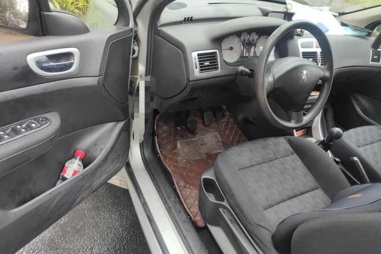 Used Peugeot 307 2009 Sedan 1.6L Manual Allure Edition Driver Seat