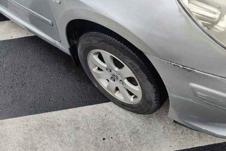 Used Peugeot 307 2009 Sedan 1.6L Manual Allure Edition Right Front Wheel Hub