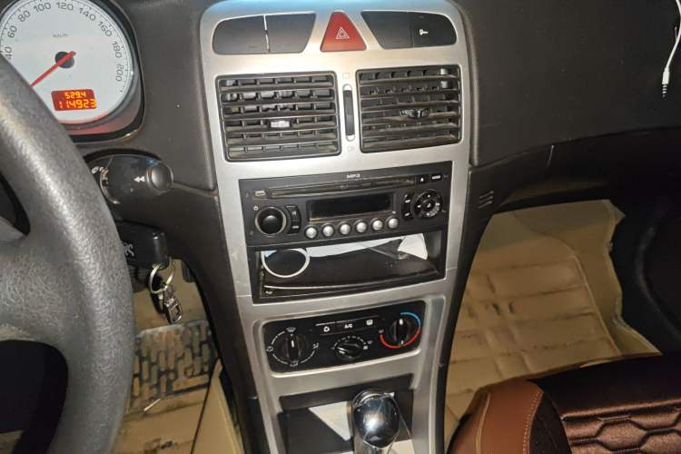 Used Peugeot 307 2010 Sedan 1.6L Automatic Comfort Edition Audio And AC Panel