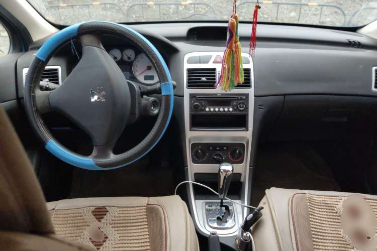 Used Peugeot 307 2010 Hatchback 1.6L Automatic Comfort Edition Center Console
