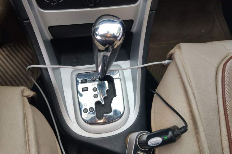 Used Peugeot 307 2010 Hatchback 1.6L Automatic Comfort Edition Gear Lever