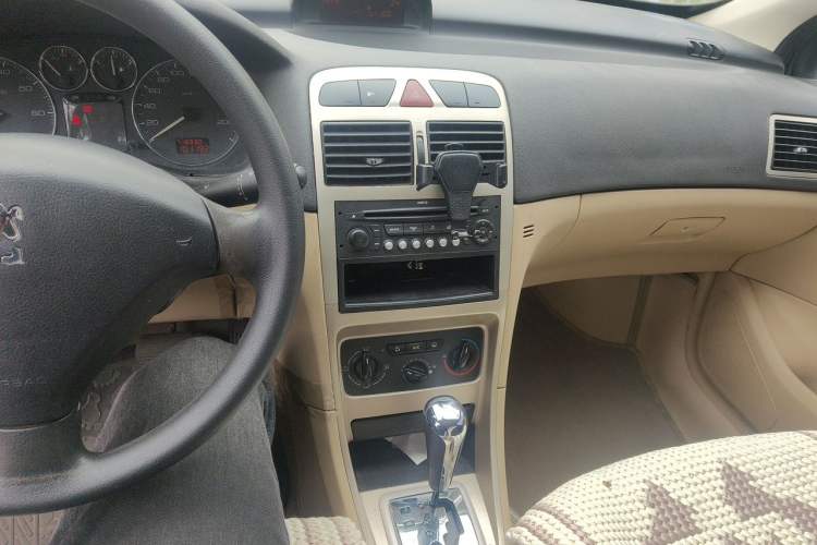 Used Peugeot 307 2010 Sedan 1.6L Automatic Comfort Edition Audio And AC Panel