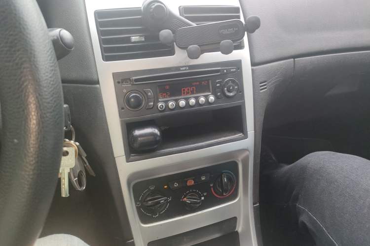 Used Peugeot 307 2010 Sedan 1.6L Manual Comfort Edition Audio And AC Panel