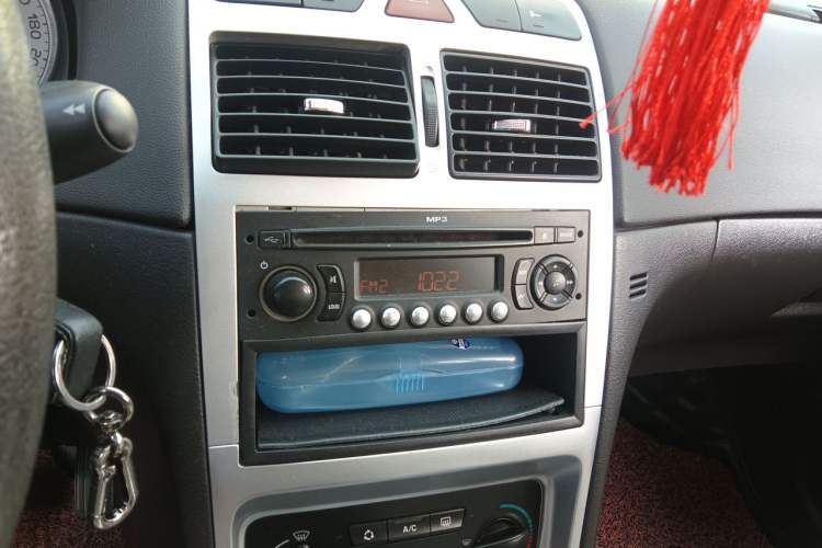Used Peugeot 307 2010 Hatchback 1.6L Automatic Comfort Edition Audio And AC Panel