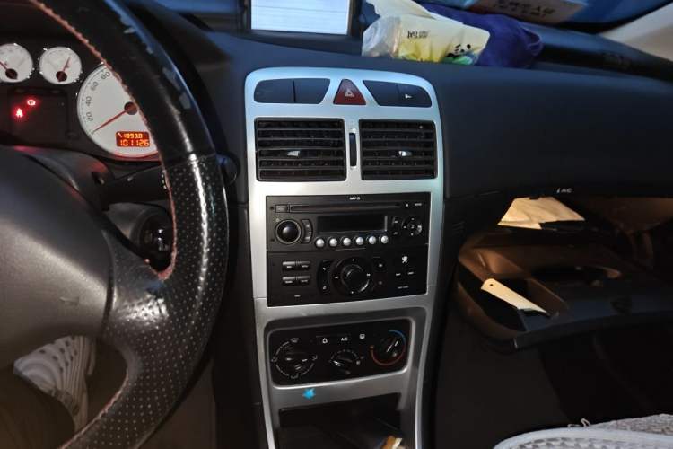 Used Peugeot 307 2010 Sedan 1.6L Manual Comfort Edition Audio And AC Panel