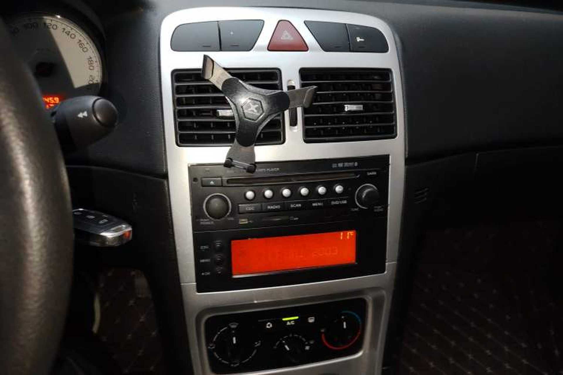 Used Peugeot 307 2010 Sedan 1.6L Automatic Comfort Edition Audio And AC Panel