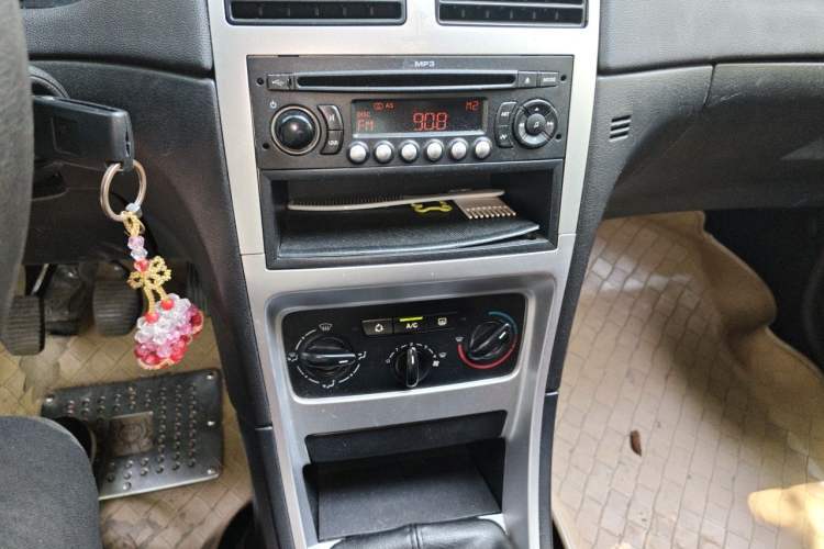 Used Peugeot 307 2010 Sedan 1.6L Manual Comfort Edition Audio And AC Panel