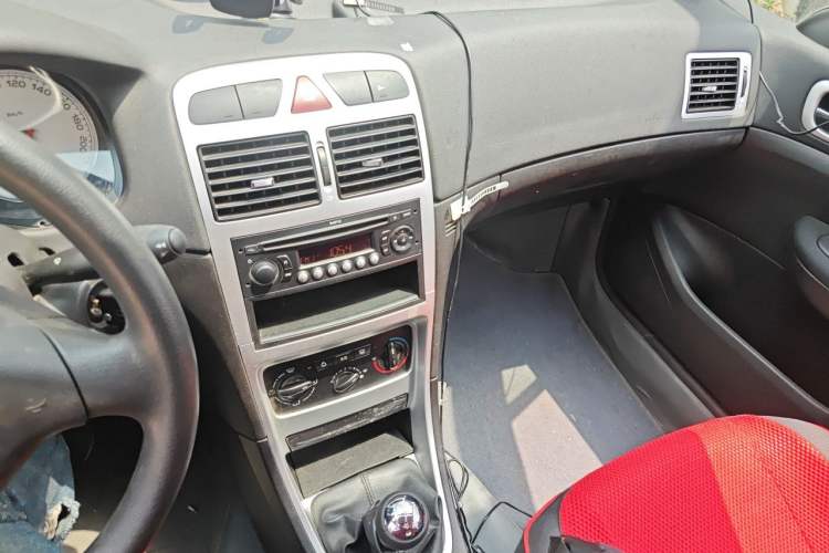 Used Peugeot 307 2010 Sedan 1.6L Manual Comfort Edition Audio And AC Panel