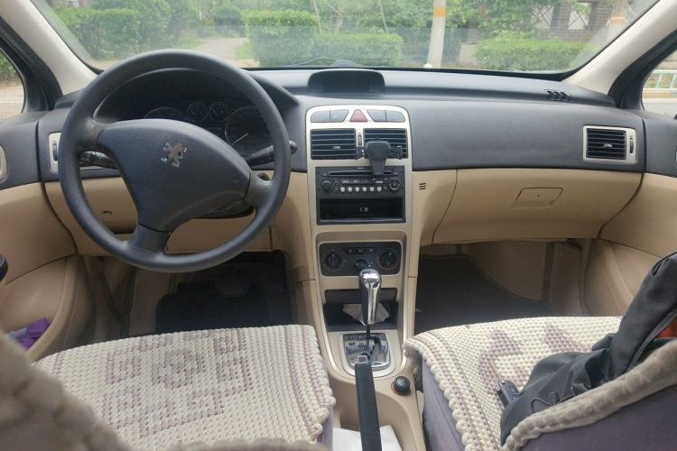 Used Peugeot 307 2010 Sedan 1.6L Automatic Comfort Edition Center Console