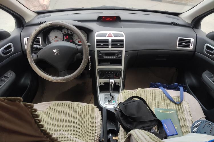 Used Peugeot 307 2010 Hatchback 1.6L Automatic Comfort Edition Center Console