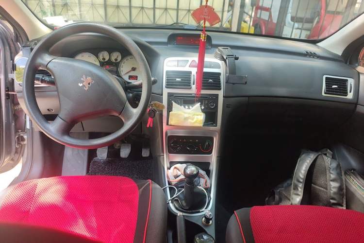 Used Peugeot 307 2010 Hatchback 1.6L Manual Comfort Edition Center Console