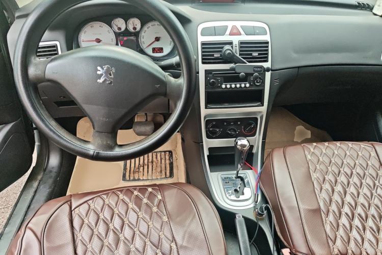 Used Peugeot 307 2010 Hatchback 1.6L Automatic Comfort Edition Center Console