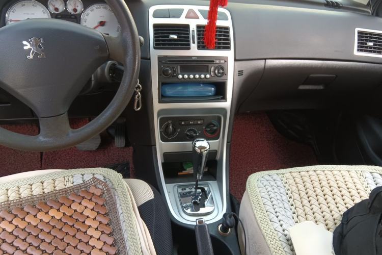 Used Peugeot 307 2010 Hatchback 1.6L Automatic Comfort Edition Center Console