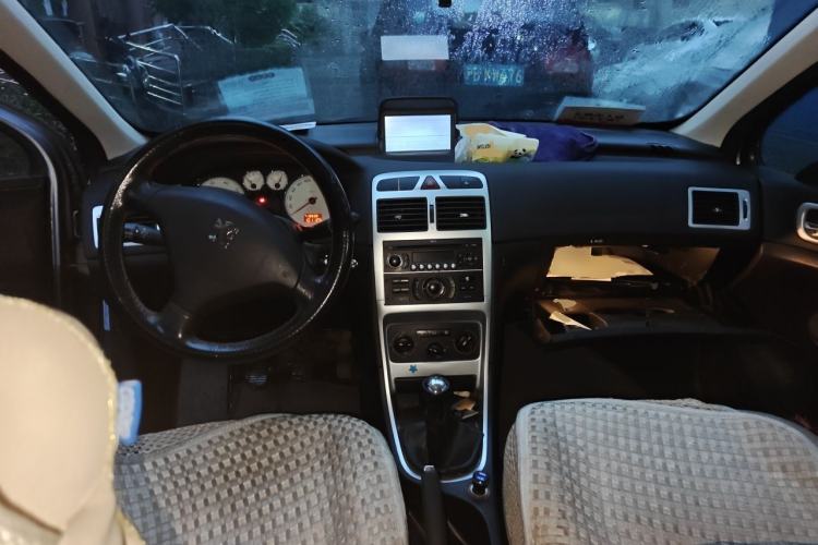 Used Peugeot 307 2010 Sedan 1.6L Manual Comfort Edition Center Console