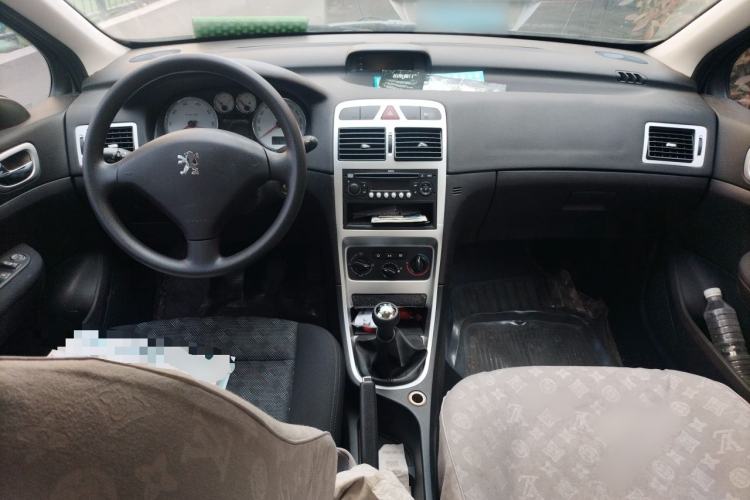 Used Peugeot 307 2010 Sedan 1.6L Manual Comfort Edition Center Console