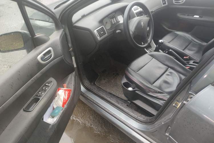 Used Peugeot 307 2010 Sedan 1.6L Manual Comfort Edition Driver Seat