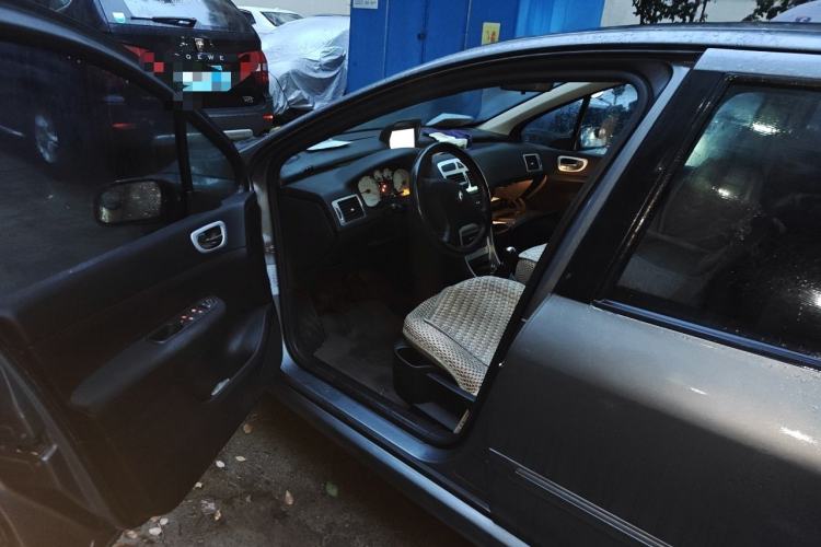 Used Peugeot 307 2010 Sedan 1.6L Manual Comfort Edition Driver Seat