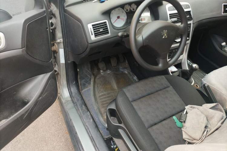 Used Peugeot 307 2010 Sedan 1.6L Manual Comfort Edition Driver Seat