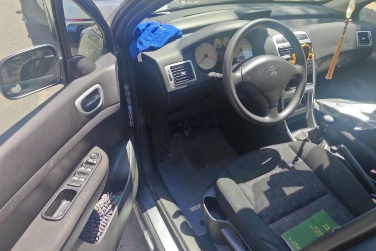 Used Peugeot 307 2010 Sedan 1.6L Manual Comfort Edition Driver Seat