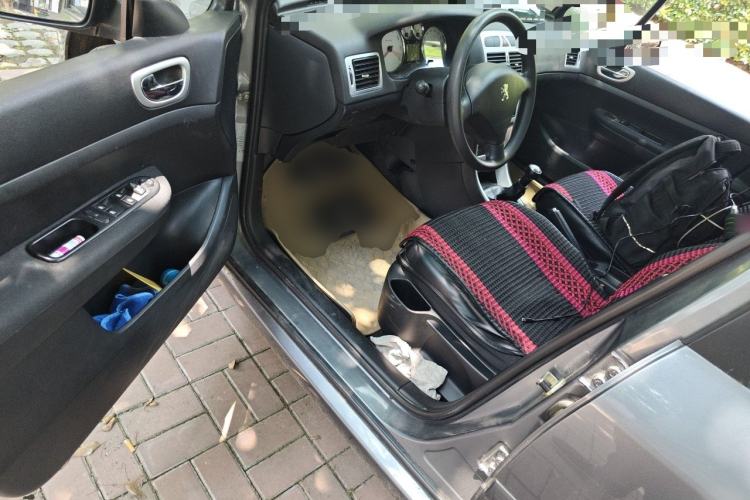 Used Peugeot 307 2010 Sedan 1.6L Manual Comfort Edition Driver Seat