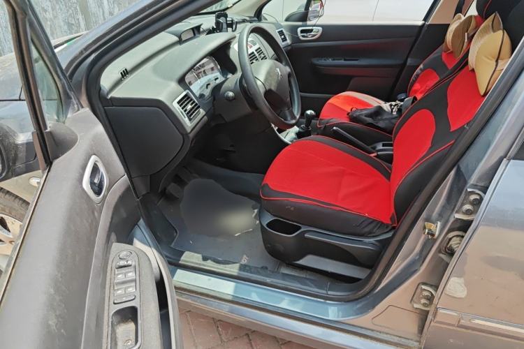 Used Peugeot 307 2010 Sedan 1.6L Manual Comfort Edition Driver Seat
