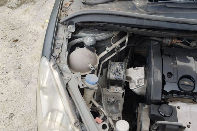 Used Peugeot 307 2010 Hatchback 1.6L Automatic Comfort Edition Engine Bay Right