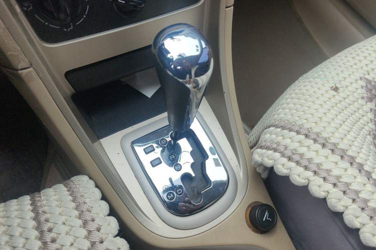 Used Peugeot 307 2010 Sedan 1.6L Automatic Comfort Edition Gear Lever