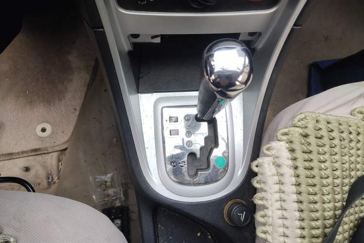 Used Peugeot 307 2010 Hatchback 1.6L Automatic Comfort Edition Gear Lever