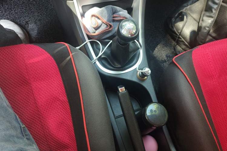 Used Peugeot 307 2010 Hatchback 1.6L Manual Comfort Edition Gear Lever