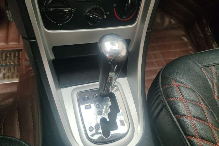 Used Peugeot 307 2010 Hatchback 1.6L Automatic Comfort Edition Gear Lever
