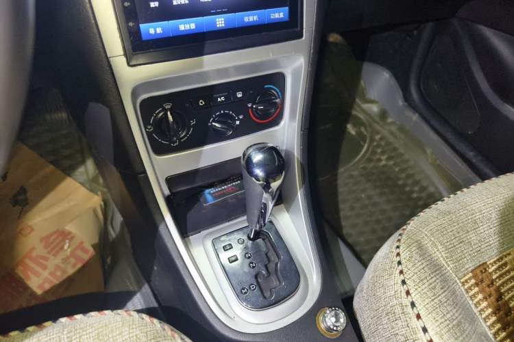 Used Peugeot 307 2010 Hatchback 1.6L Automatic Comfort Edition Gear Lever