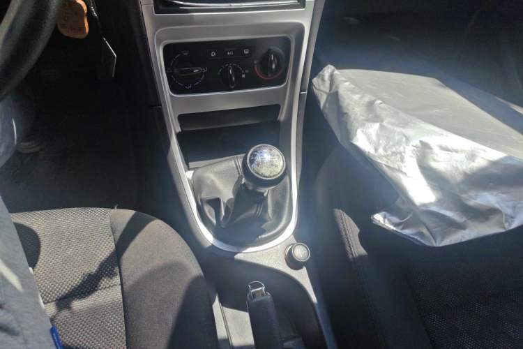 Used Peugeot 307 2010 Sedan 1.6L Manual Comfort Edition Gear Lever