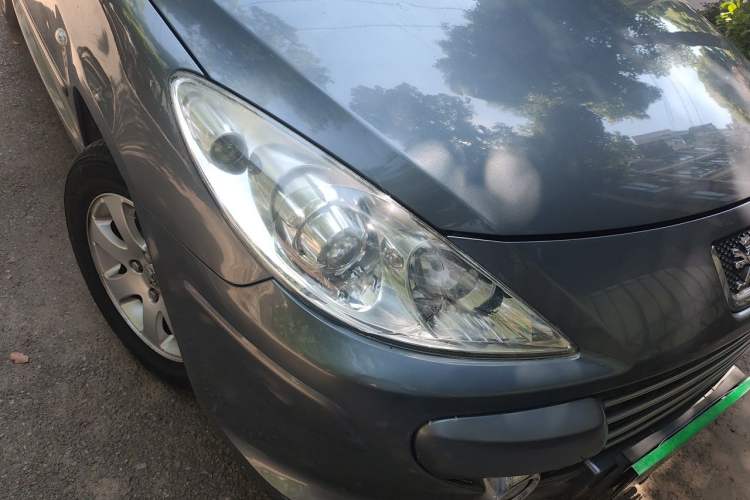 Used Peugeot 307 2010 Hatchback 1.6L Manual Comfort Edition Right Front Headlight