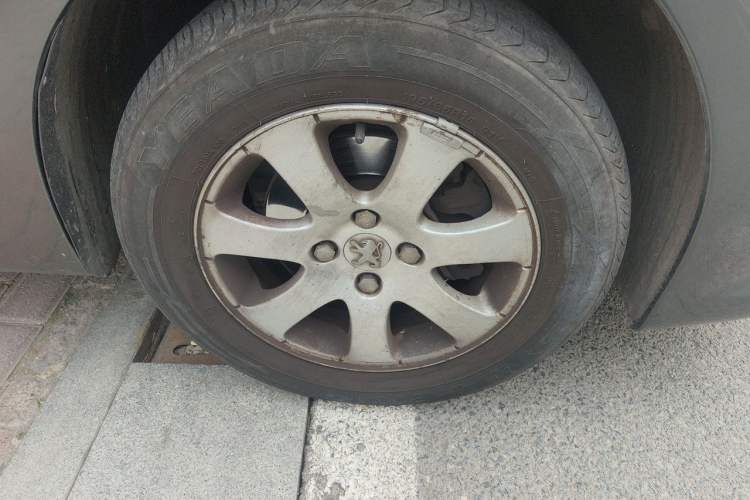 Used Peugeot 307 2010 Sedan 1.6L Automatic Comfort Edition Right Front Wheel Hub