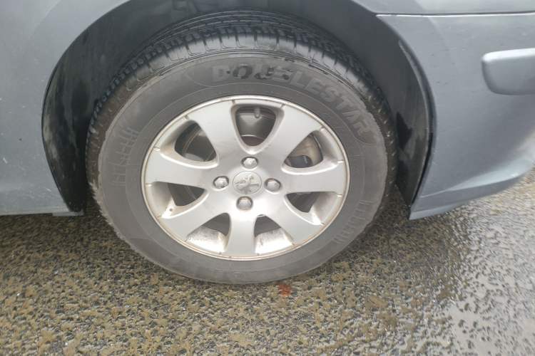Used Peugeot 307 2010 Sedan 1.6L Manual Comfort Edition Right Front Wheel Hub