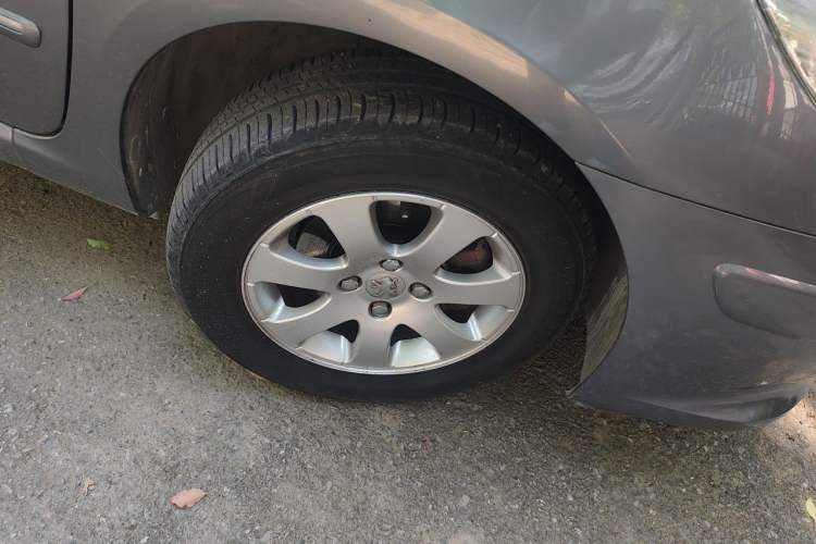 Used Peugeot 307 2010 Hatchback 1.6L Manual Comfort Edition Right Front Wheel Hub