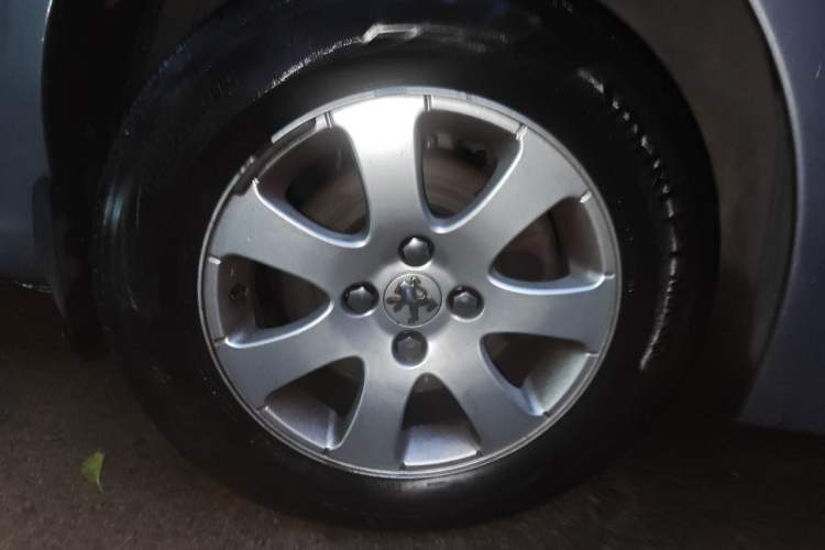 Used Peugeot 307 2010 Sedan 1.6L Manual Comfort Edition Right Front Wheel Hub