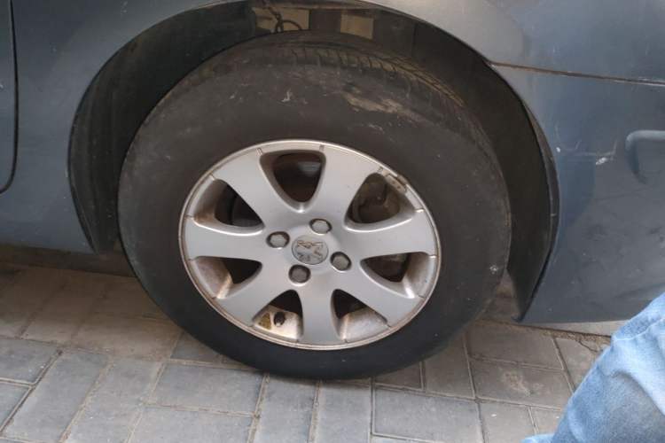 Used Peugeot 307 2010 Hatchback 1.6L Automatic Comfort Edition Right Front Wheel Hub