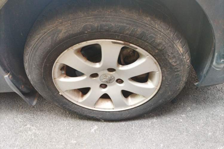 Used Peugeot 307 2010 Sedan 1.6L Manual Comfort Edition Right Front Wheel Hub